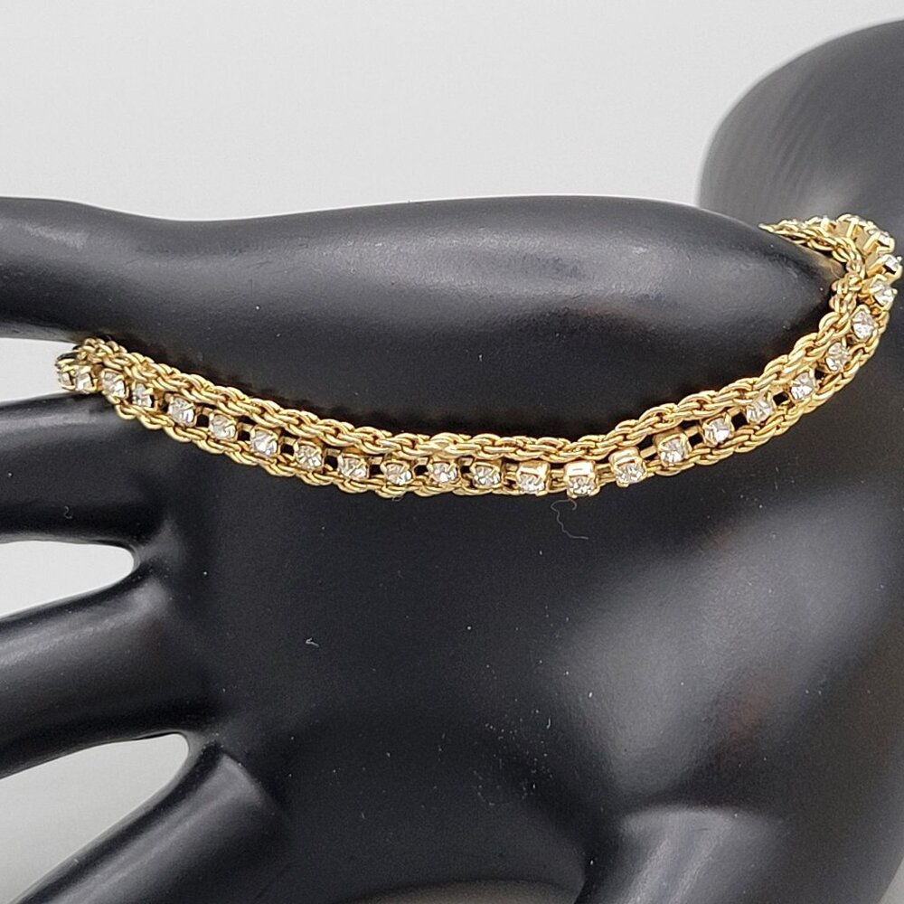 Gold Tone Rope Chain Bracelet Crystal Center Prong Set Fold Over Close 6 3/4" - Picture 3 of 6